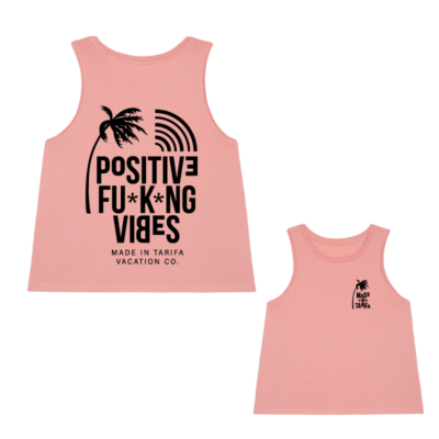 camiseta surfera de tirantes rosa con diseño positive fucking vibes