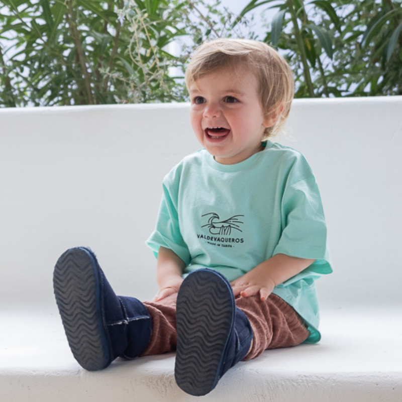 niño con camiseta de los lances
