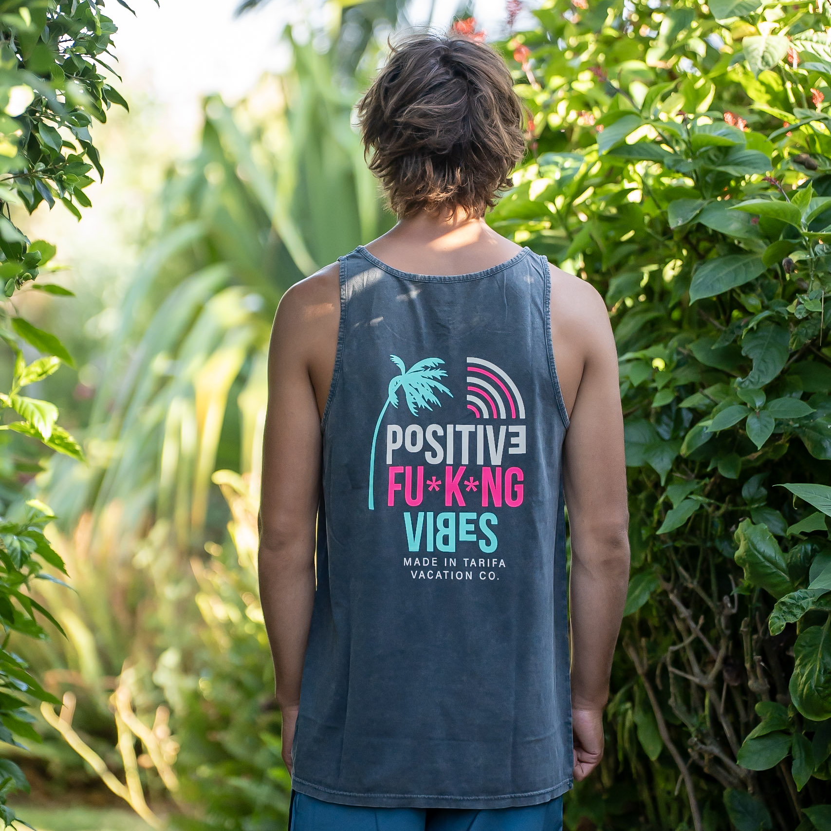 Camiseta surfera de tirantes negra Positivevibes