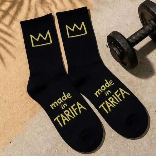 Calcetines negros logo amarillo portada