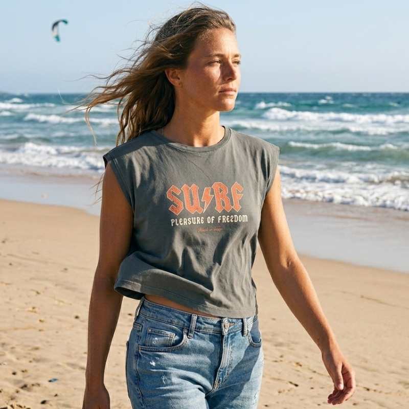 camiseta tirante chica crep kaki surf madeintarifa front modelo